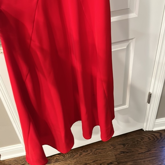 Red gown - Picture 6 of 8